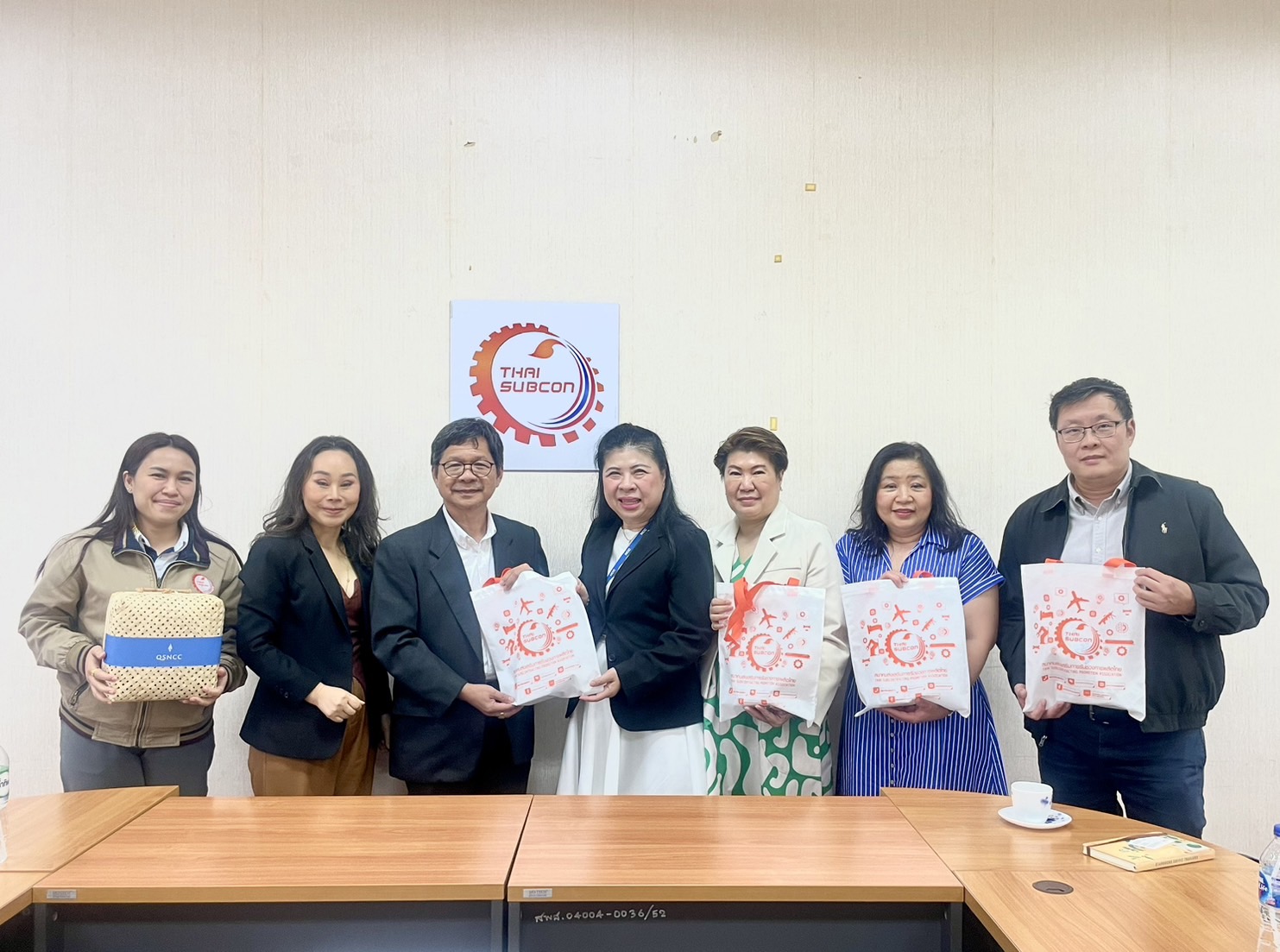 ทีมผู้จัดงาน ASEAN TOOL EXPO 2024 ได้เข้ามาเเสดงความยินดีกับ คุณชนินทร์  ขาวจันทร์ กับตำแหน่งนายกสมาคมส่งเสริมการรับช่วงการผลิตไทย