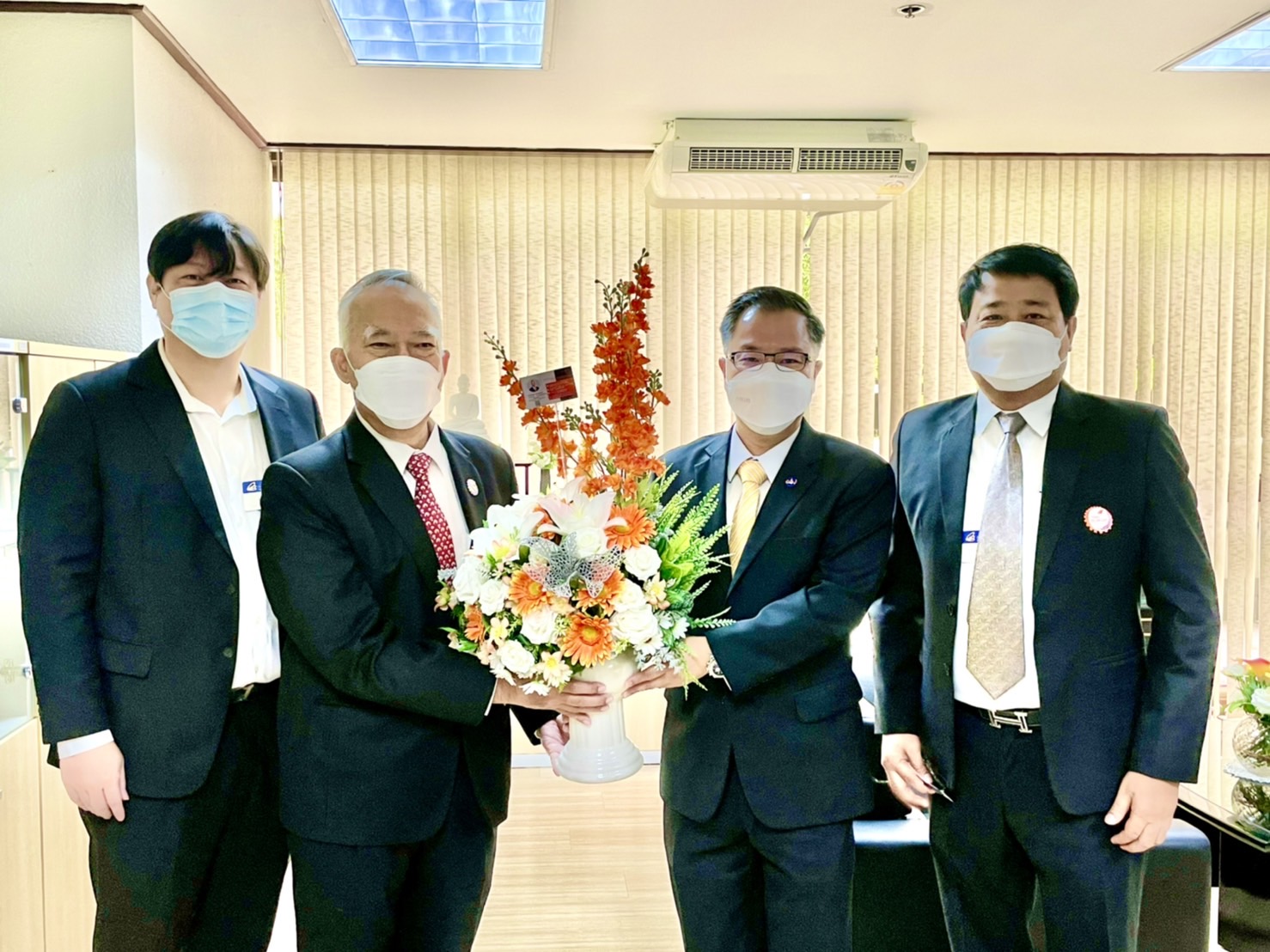 ผู้บริหารสมาคมส่งเสริมการรับช่วงการผลิตไทย ร่วมเข้าพบเพื่อร่วมแสดงความยินดีกับ ท่าน นฤตม์ เทอดสถีรศักดิ์ รองเลขาธิการสำนักงานคณะกรรมการส่งเสริมการลงทุน BOI เนื่องในโอกาสที่ คณะรัฐมนตรี มีมติอนุมัติแต่งตั้ง ให้เป็นเลขาธิการสำนักงานคณะกรรมการส่งเสริมการลง