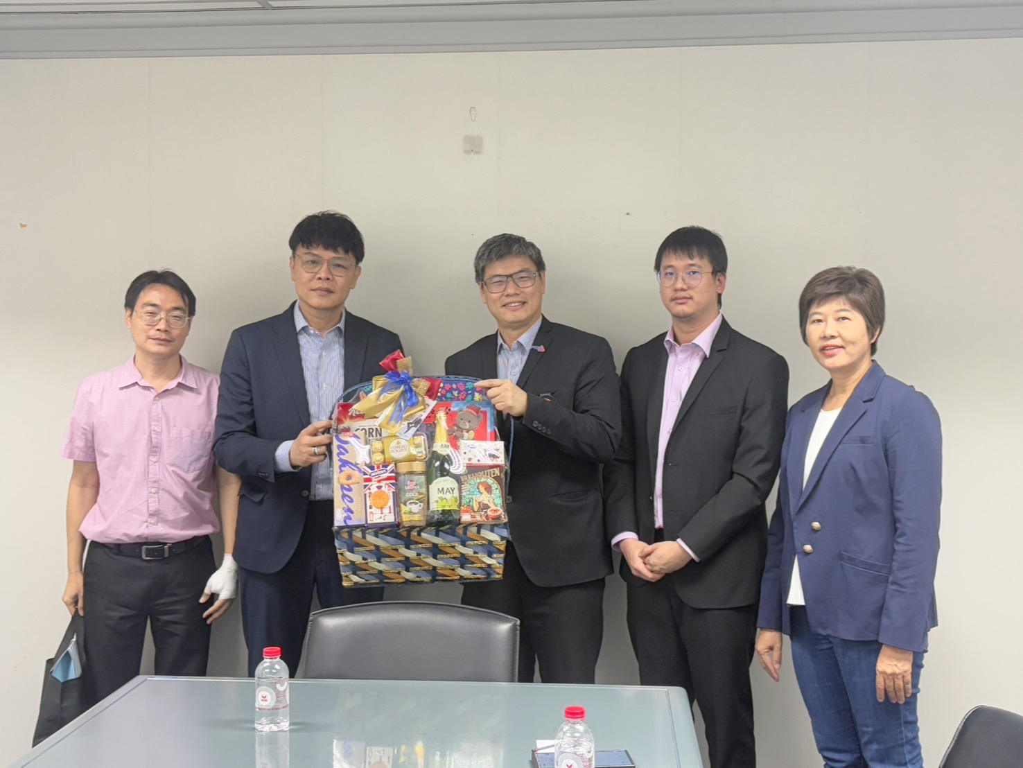 คุณวีระชัย ตรีพรเจริญ ประธานคลัสเตอร์อุตสาหกรรมระบบรางและระบบขนส่งมวลชน พร้อมด้วยคณะกรรมการคลัสเตอร์ ได้เดินทางเข้าพบพันธมิตรเอกชนในอุตสาหกรรมระบบราง 2 บริษัทชั้นนำ ได้แก่ บริษัท เอเอ็มอาร์ เอเชีย จำกัด (มหาชน) และ บริษัท เวสท์โคสท์ เอ็นจิเนียริ่ง จำกัด