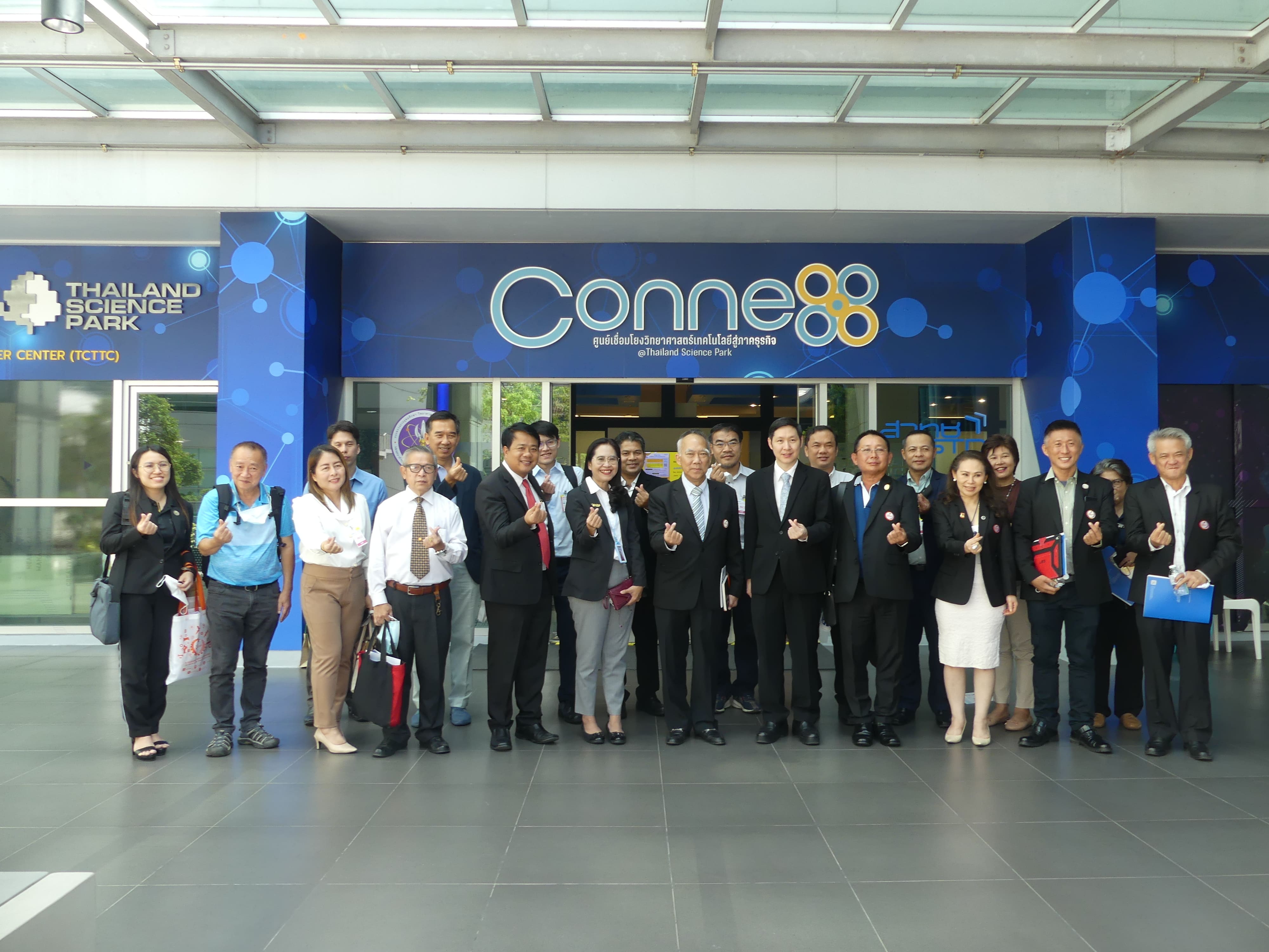 สมาคมส่งเสริมการรับช่วงการผลิตไทยพาคณะสมาชิกไทยซับคอน เข้าเยี่ยมชมและทำความรู้จักหน่วยงานต่างๆ ใน สวทช.