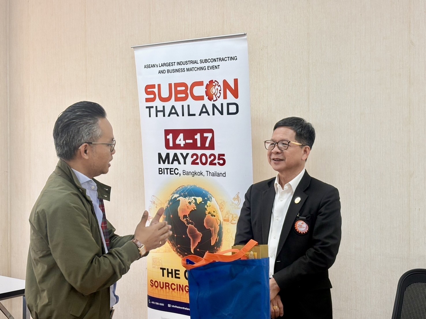 สมาชิกสมาคมThai Subcon คุณกิตติเดช ทองคำ เข้ามาสวัสดีปีใหม่กับทางสมาคมและอัพเดทเกี่ยวกับผลิตภัณฑ์ของทางบริษัทในเรื่องอุตสาหกรรมที่เกี่ยวข้อง