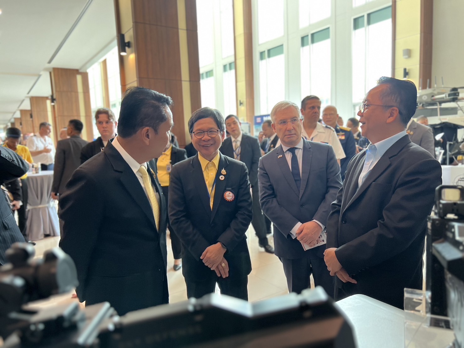 นายกสมาคมส่งเสริมการรับช่วงการผลิตไทย พร้อมด้วยสมาชิกคลัสเตอร์อุตสาหกรรมป้องกันประเทศ และคลัสเตอร์อุตสาหกรรมการบิน เข้าร่วมงานหารือด้านอุตสาหกรรมป้องกันประเทศระหว่าง ไทย - ฝรั่งเศส