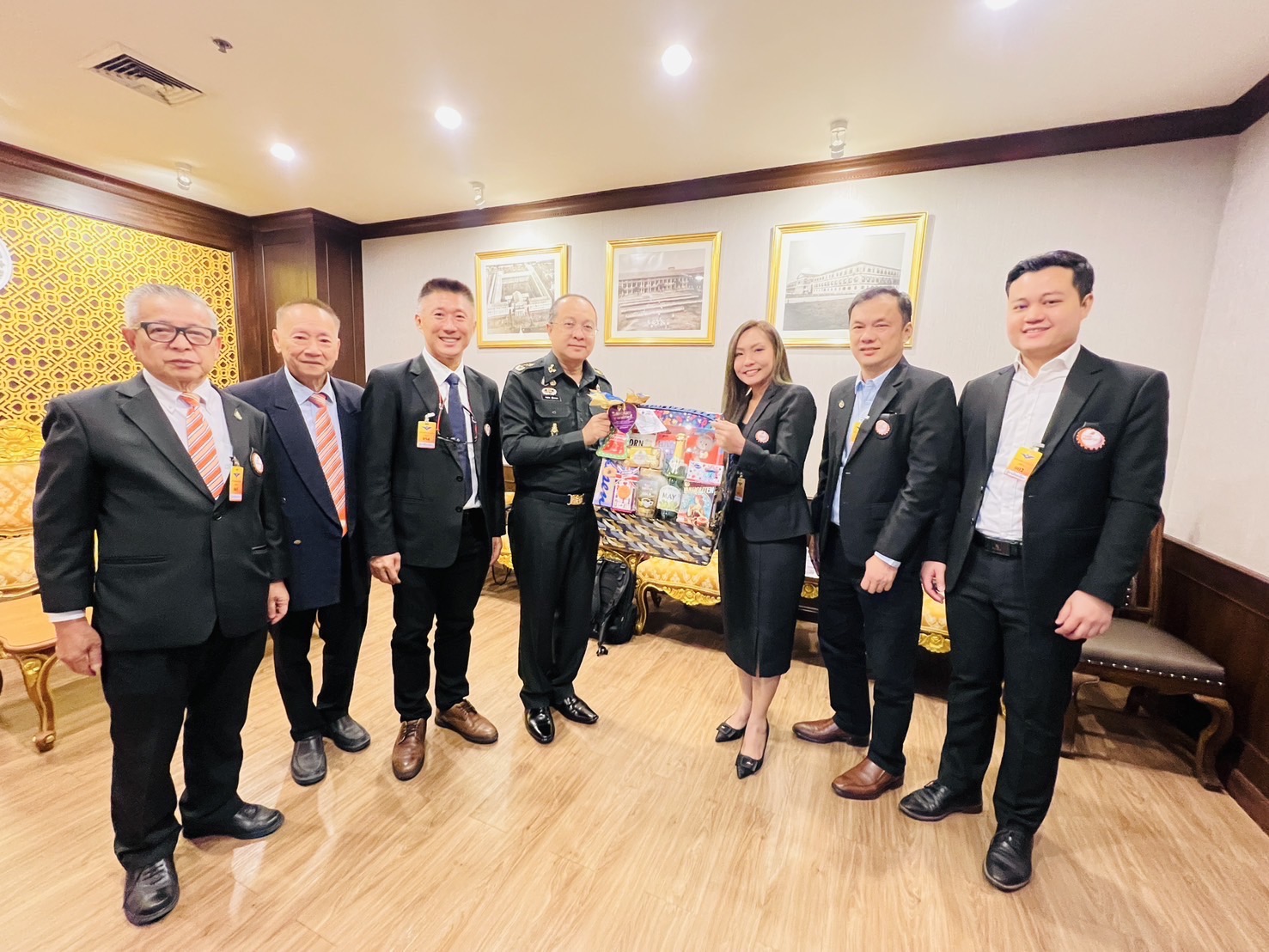 คลัสเตอร์อุตสาหกรรมป้องกันประเทศ พร้อมด้วยคลัสเตอร์อุตสาหกรรมการบินและโลจิสติกส์ ได้รับโอกาสเข้าพบ พลเอก วัฒนา ฉัตรรัตนแสง ผู้อำนวยการศูนย์การอุตสาหกรรมป้องกันประเทศและพลังงานทหาร (ศอพท.)