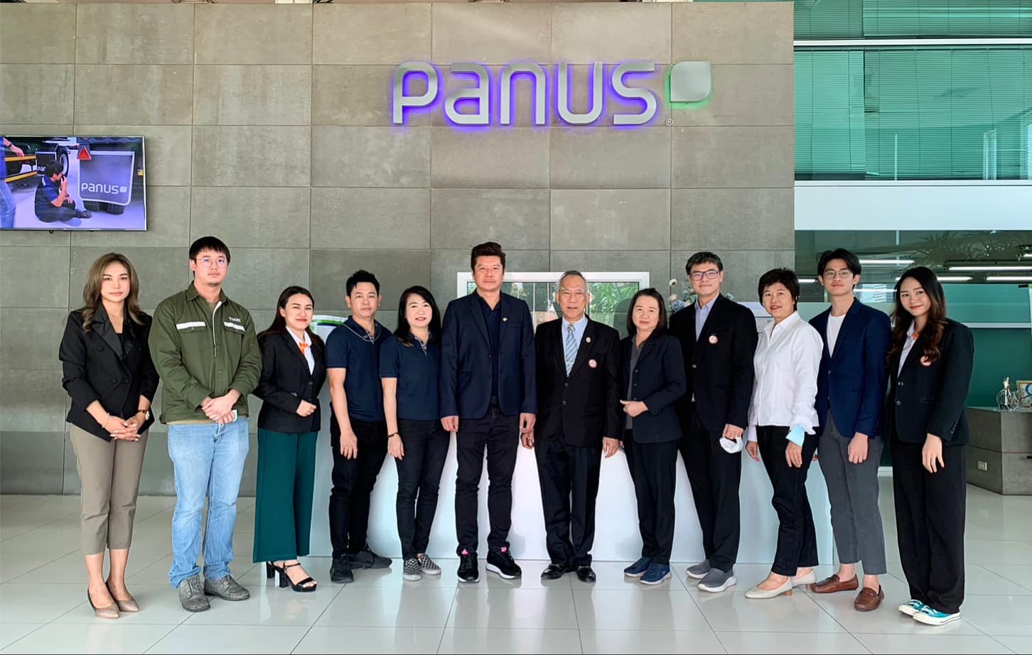 สมาคมส่งเสริมการรับช่วงการผลิตไทย นำโดย คุณเกียรติศักดิ์ จิระขจรวงศ์ นายกสมาคม คุณวีระชัย ตรีพรเจริญ ประธานคลัสเตอร์อุตสาหกรรมระบบราง พร้อมด้วยคณะกรรมการบริหารคลัสเตอร์ฯ ได้เข้าสวัสดีปีใหม่